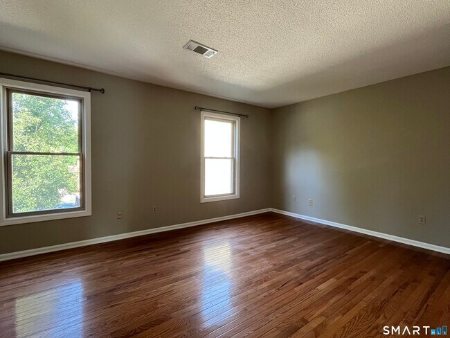 Building Photo - 124 Colonial Hill Dr