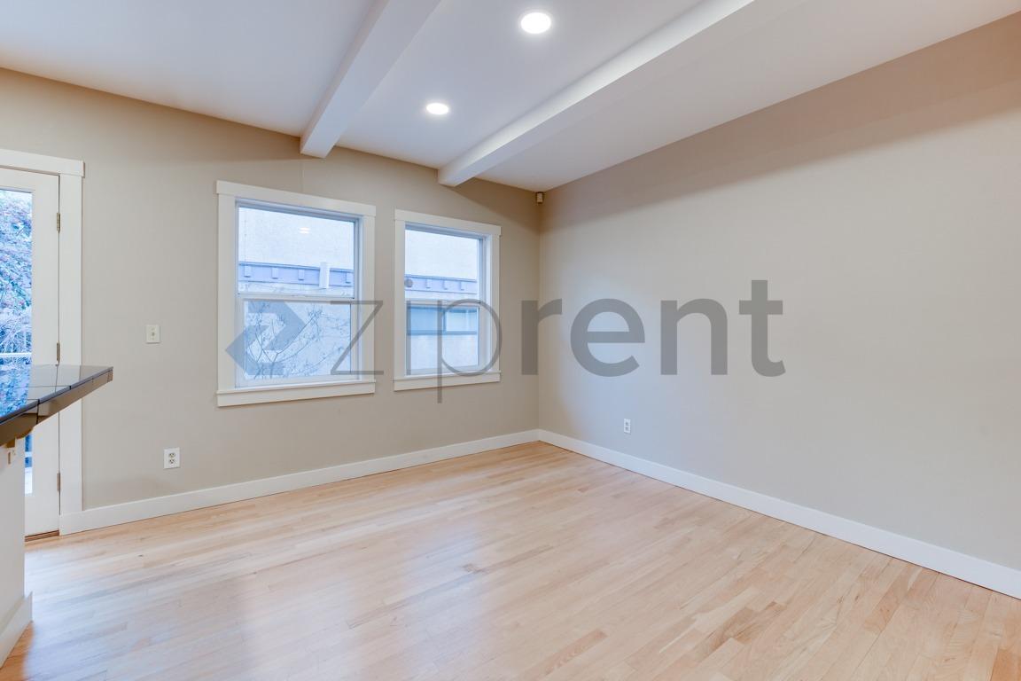 Building Photo - 2225 Eastlake Ave E