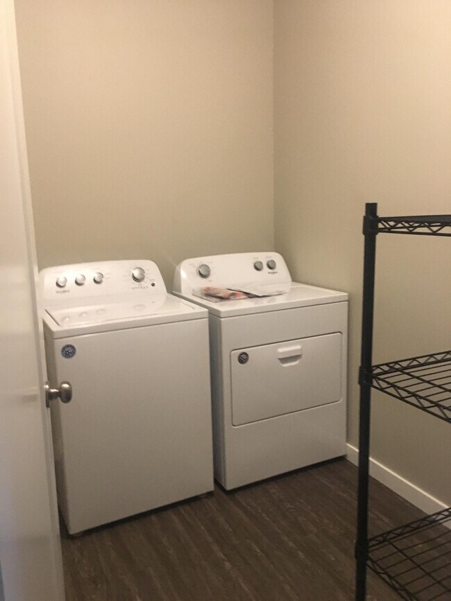 Building Photo - 717 E Street