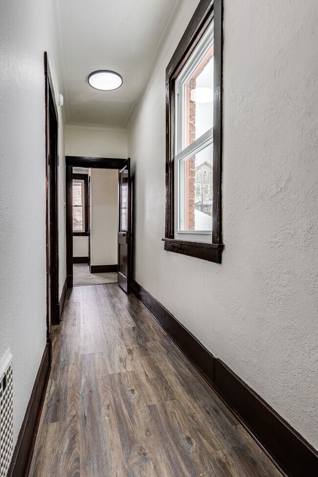 Building Photo - 609 E Warrington Ave