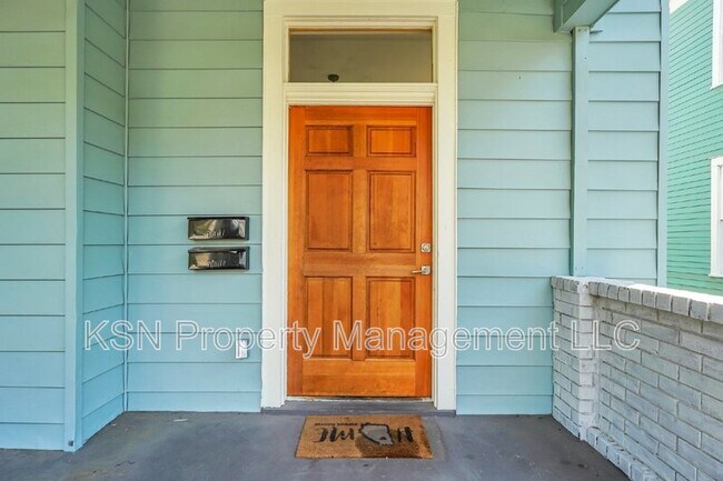 Building Photo - 309 W 33rd St