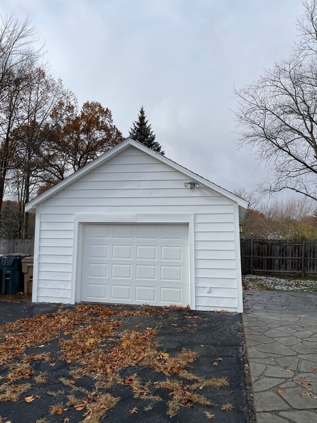 Building Photo - 1878 Sequoia St