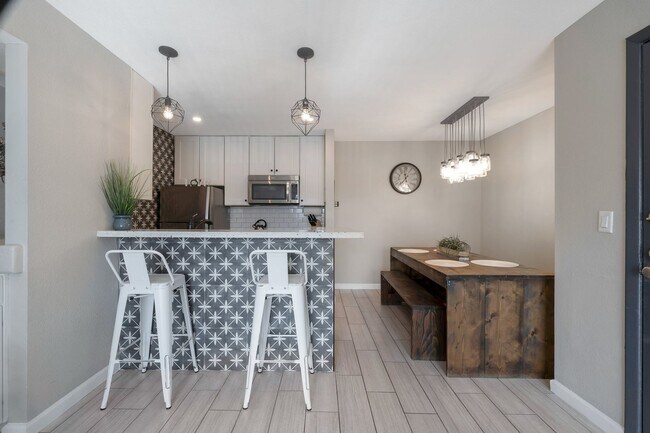 Building Photo - Great South Scottsdale Location 1 Bedroom Fully Furnished (optional)