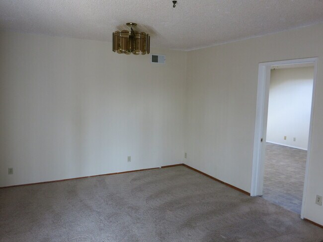 Building Photo - 5140-5142 Catoctin Dr.