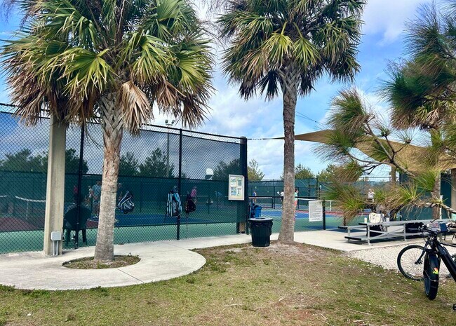 Building Photo - 331 Tequesta Dr