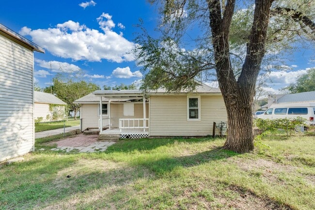 Building Photo - 4828 W 3rd St N