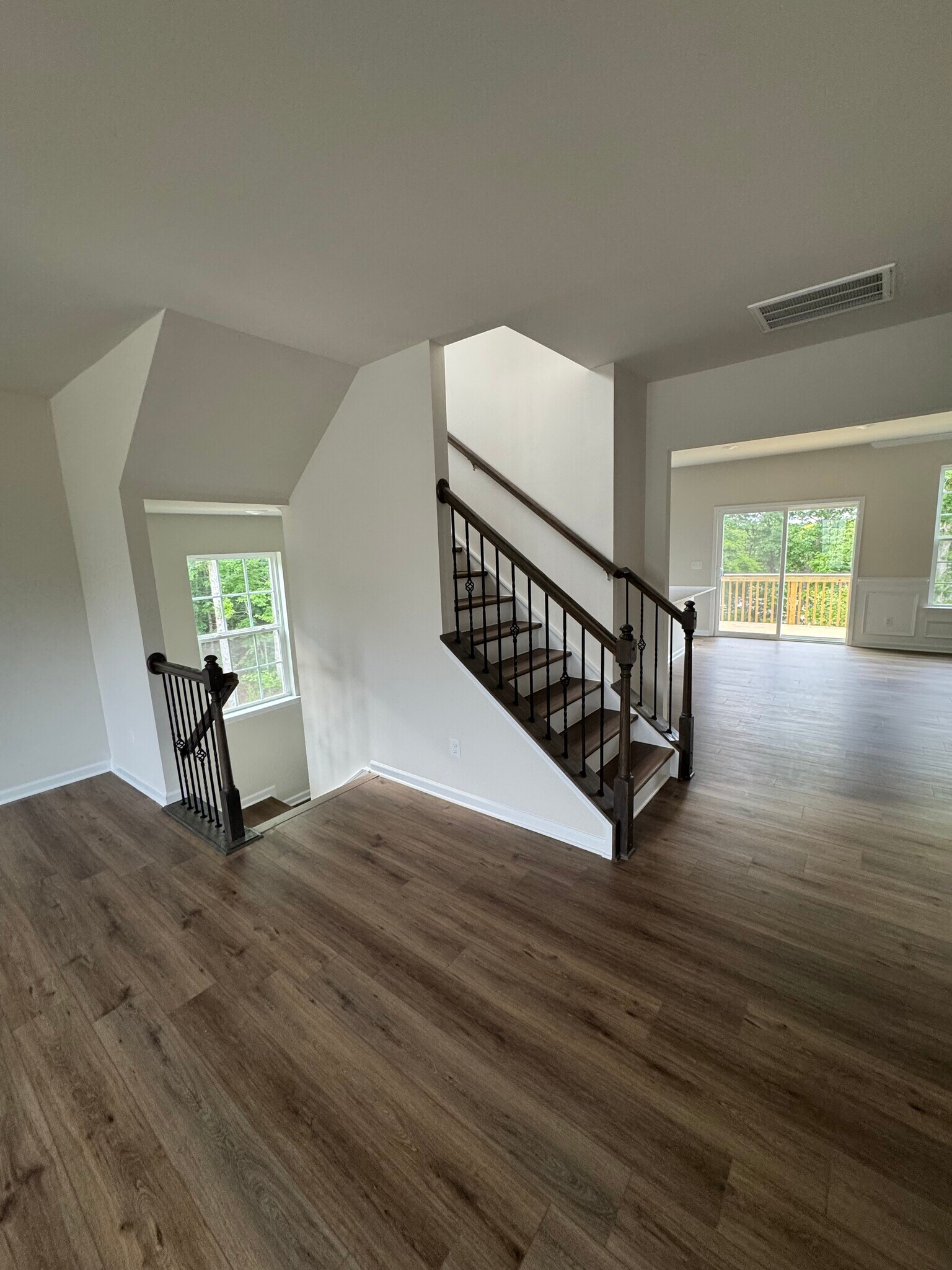 Building Photo - 1203 Mary Jane Ave