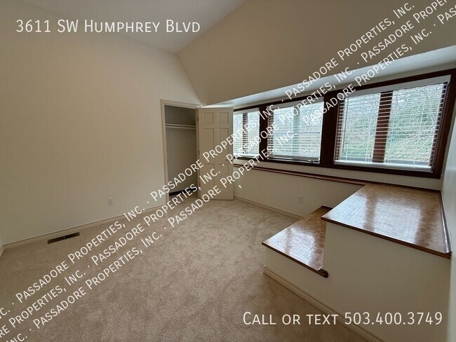 Building Photo - 3611 SW Humphrey Blvd