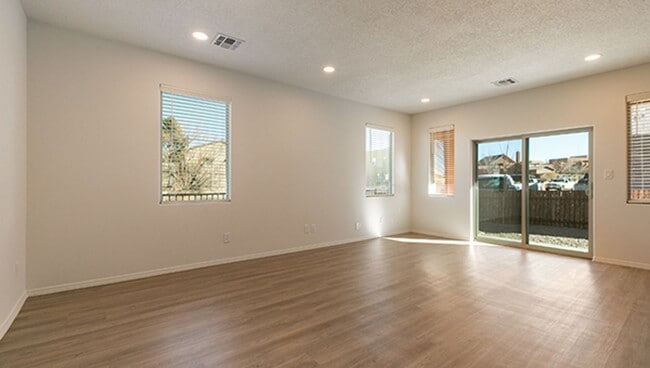 Building Photo - New ST FE Town Home