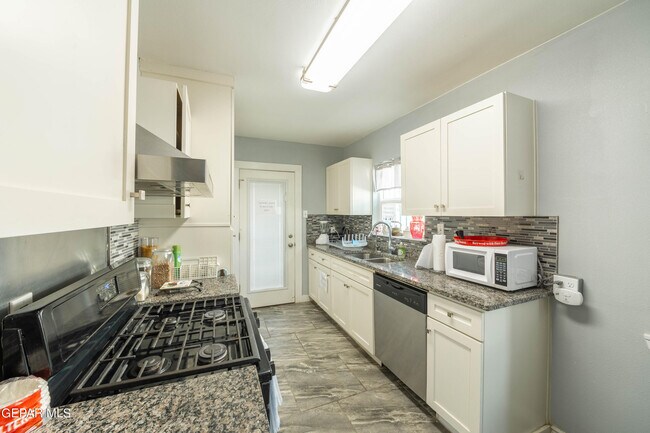 Building Photo - 4505 Pershing Dr
