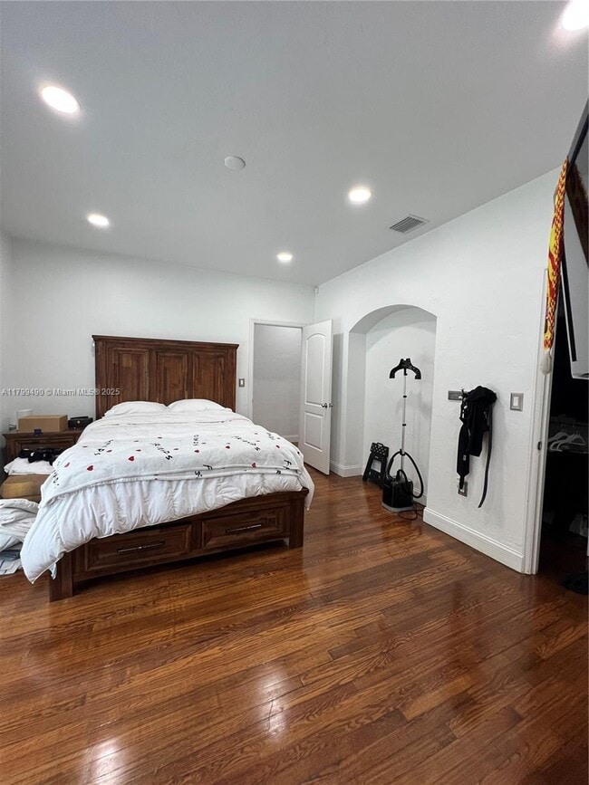 Building Photo - 314 Romano Ave