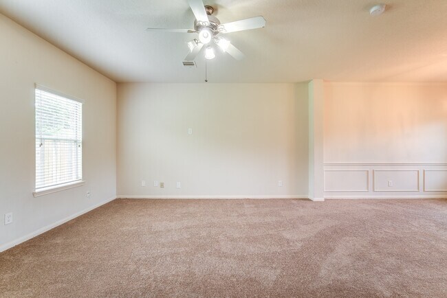 Building Photo - 6702 Albion Cresent Dr
