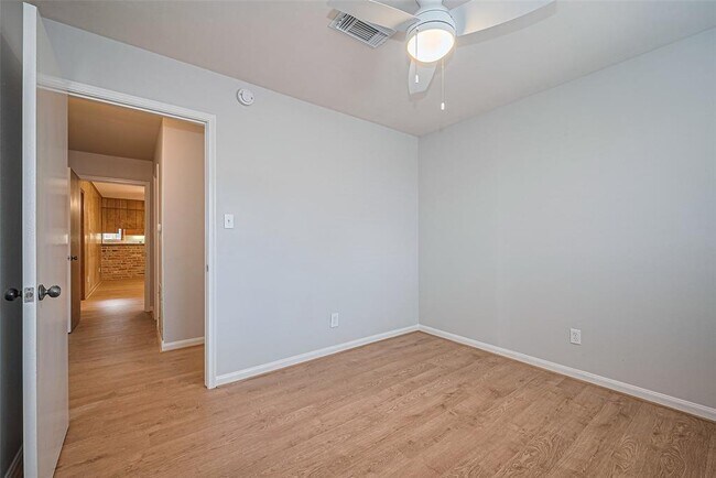 Building Photo - 2530 Bandelier Dr