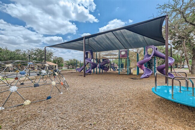 Building Photo - Over 3300 Square Feet