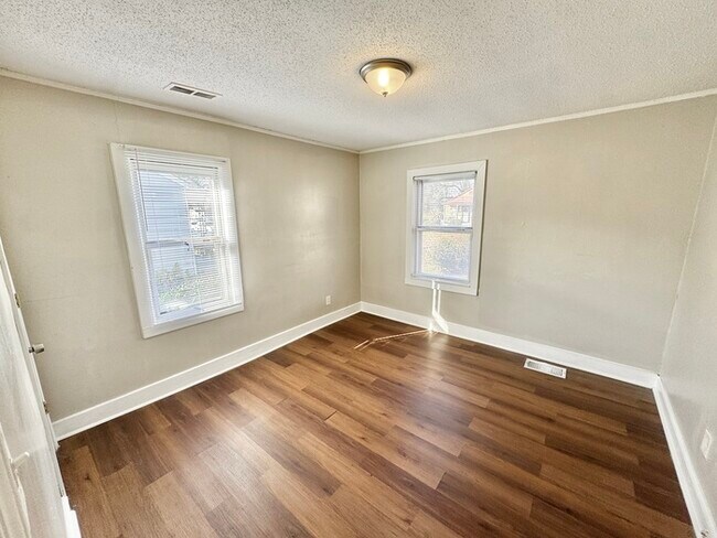 Building Photo - 2071 Hubert Ave