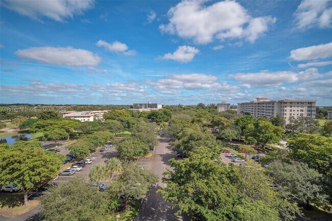 Building Photo - 3507 Oaks Way