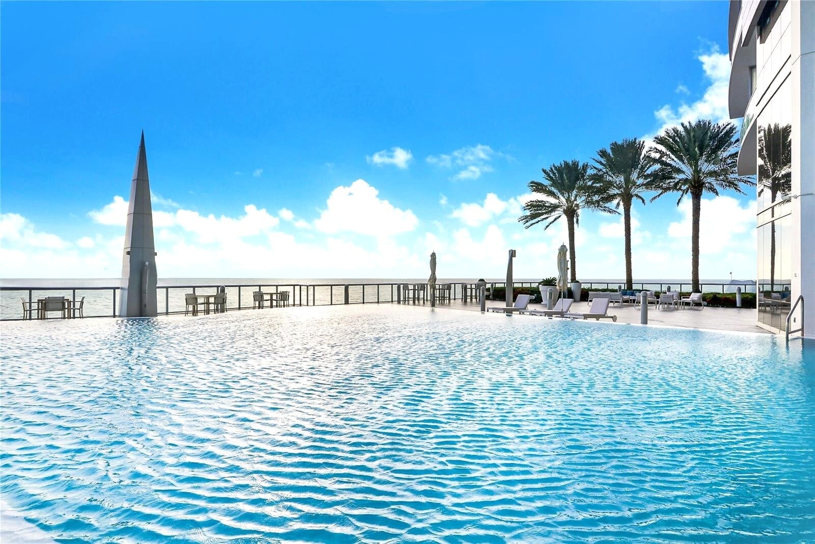 Building Photo - 17121 Collins Ave
