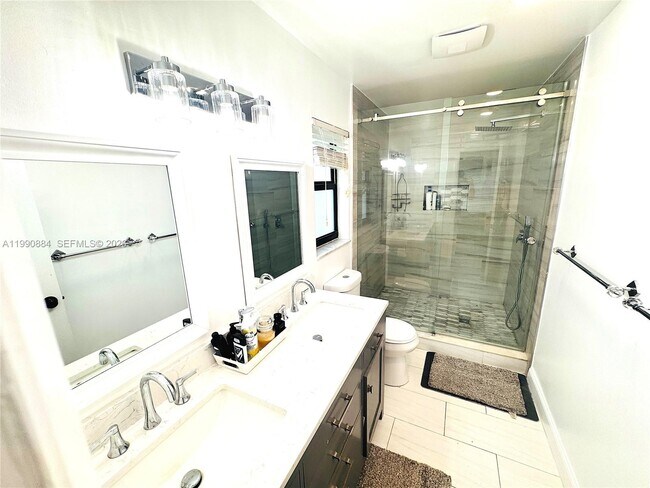 Building Photo - 4905 Bayberry Ln