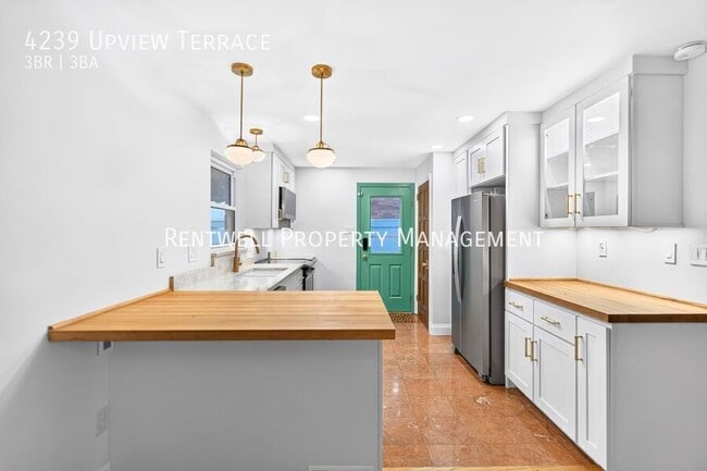 Building Photo - 4239 Upview Ter