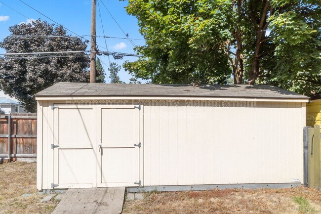 Building Photo - 611 E Longfellow Ave