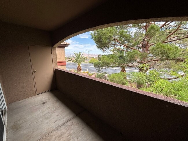 Building Photo - Cozy 1Bed/1Bath 2nd floor Condo in Henderson!