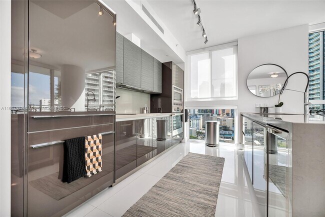 Building Photo - 1080 Brickell Ave