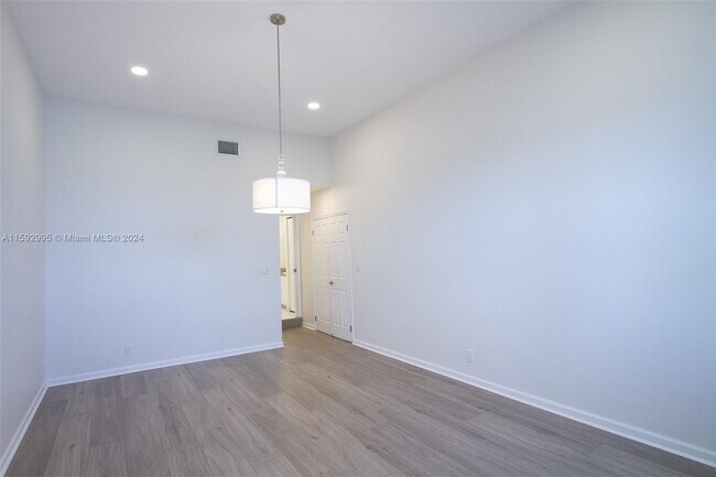 Building Photo - 3725 S Ocean Dr