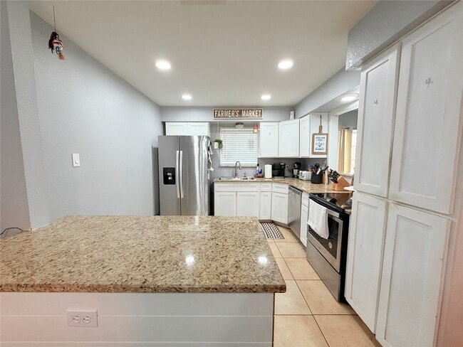 Building Photo - 14790 Cypress Dr