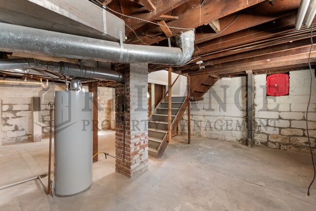 Building Photo - 152 S Estelle St