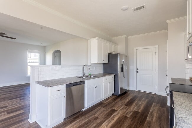 Building Photo - Welcome to Summerton Village!  Ask us about our 1 month of FREE RENT!!