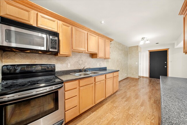 Building Photo - 5721 Circle Dr