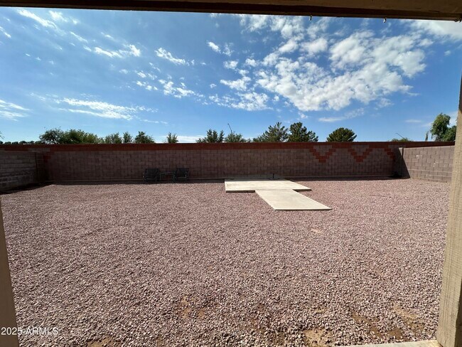 Building Photo - 10971 W Rio Vista Ln