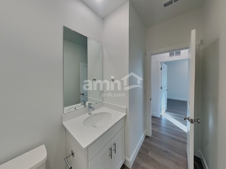 Building Photo - 13897 E 101st Ave