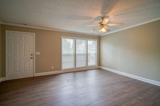 Building Photo - Freshly Renovated 2 BR, 2.5 BA Townhome Ce...