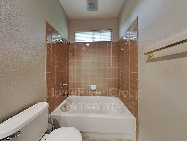 Building Photo - 5322 Bellegrove Way