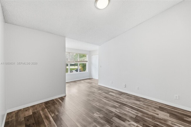 Building Photo - 437 Vista Isles Dr