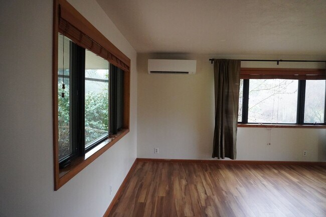 Building Photo - 5716 Alki Rd