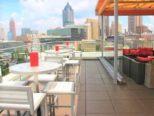 Building Photo - 300 W Peachtree St NW