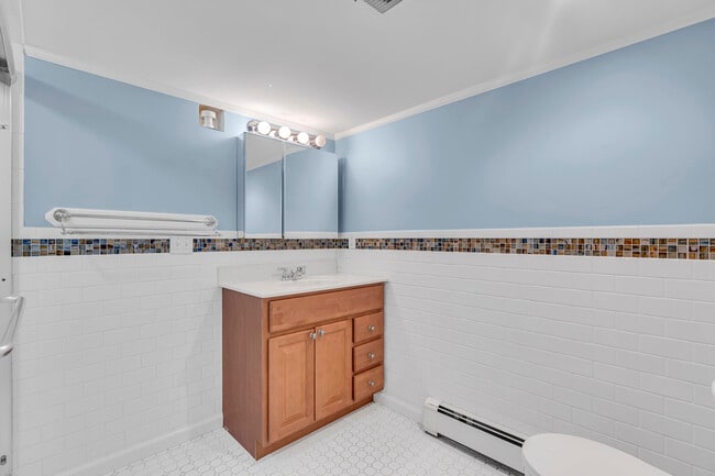 Building Photo - 418 1st Ave