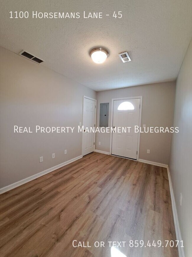 Building Photo - 1100 Horsemans Ln