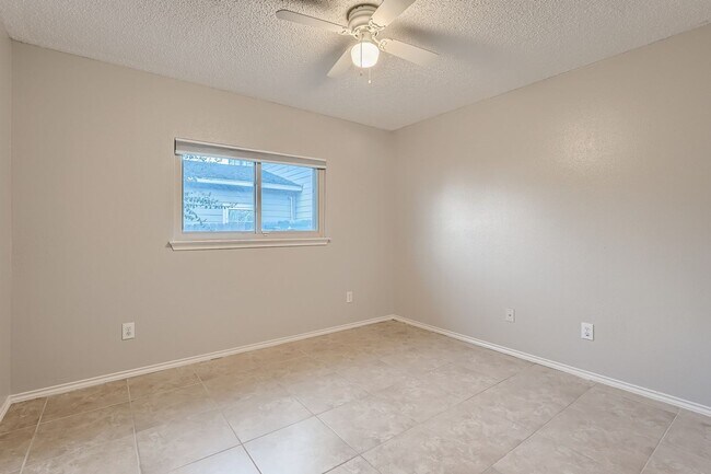 Building Photo - Ready for Rent!