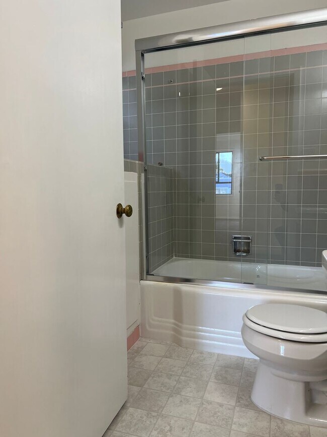 Building Photo - 1342