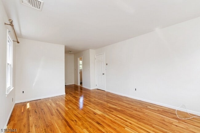 Building Photo - 6 Jean Dr