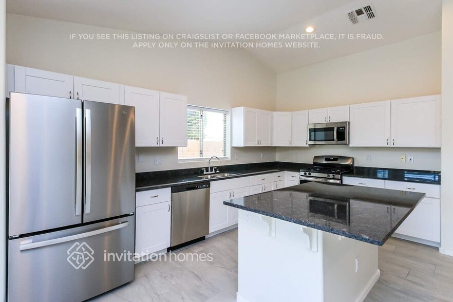 Building Photo - 11240 E Roselle Ave