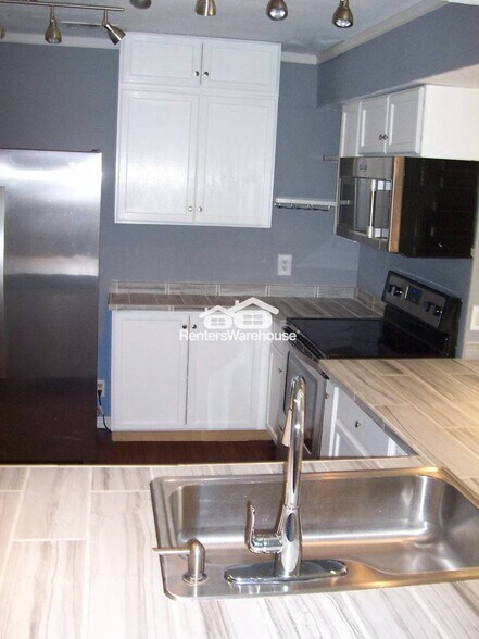 Building Photo - 5200 Martel Ave