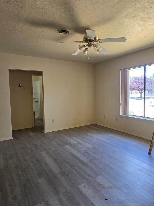 Building Photo - 3 Bedroom in Bloomfield