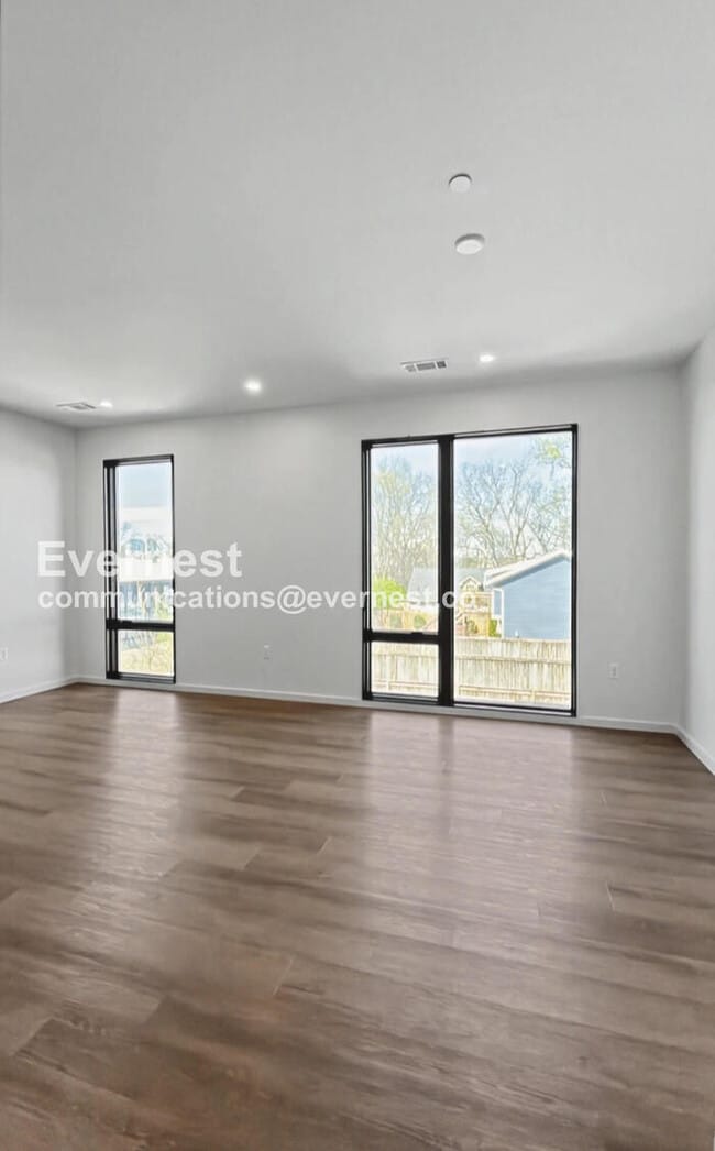 Building Photo - 500 Merritt Ave