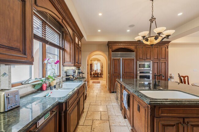 Building Photo - Gorgeous 5 Bedroom Home with sweeping view...