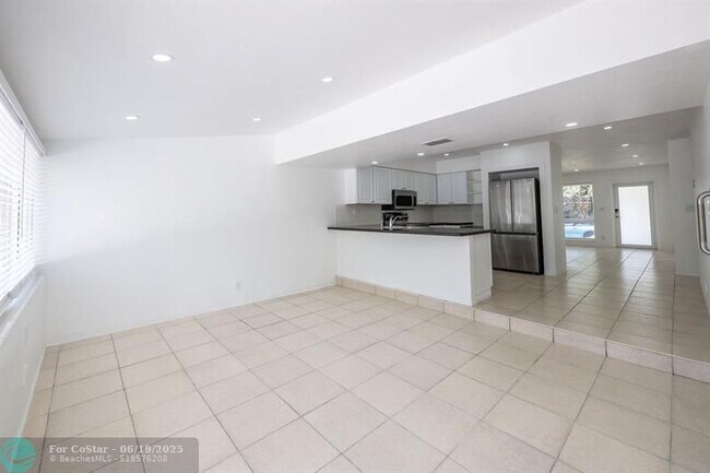 Building Photo - 930 Orange Isle