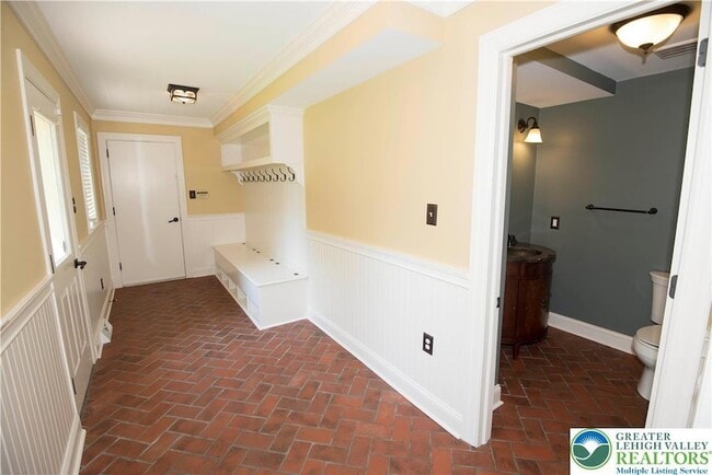 Building Photo - 1528 Wethersfield Dr